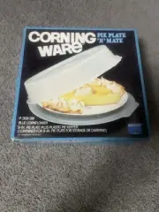 Vintage Corning Ware P-309-SM. Pie Plate N Mate 9 In. And Plastic Pie Keeper