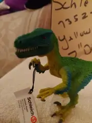 EXCELLENT COLOR SCHEME & FUN 73527 DINOSAUR NWT JAW OPENS 7" IN LENGTH, SCHLEICH