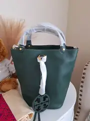 NWT Tory Burch Miller Large Green Bucket Bag