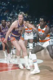 Dick Van Arsdale Phoenix Suns in action v the Washington Bullets - 1976 Photo 2