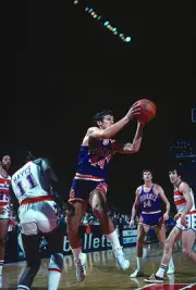 Paul Westphal Phoenix Suns shoots over Elvin Hayes Washington Bull- Old Photo 1