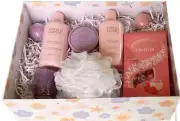 Gift Hamper Bayliss & Harding, Bath Sponge, Lindt Chocolates Bath Bombs