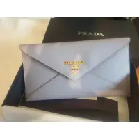 在飛比找蝦皮購物優惠-Prada 信封夾 紫色 全新沒用過