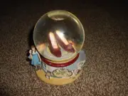 Snow Globe - WIZARD OF OZ - Dorothy Slippers - MUSIC BOX PLAYS OVER THE RAINBOW