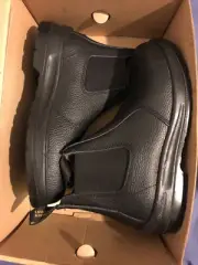 BLUNDSTONE 330 Mens Black Leather Men's Work Boots Sizes 6, 7, 9 NEW CONDITION