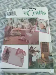 Sewing Pattern Crafts Theme Gardening 18 Pieces UNCUT Simplicity 8523
