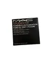 MAC Cosmetics Studio Fix Powder Plus Foundation NC20 Light Beige 24H Oil Control
