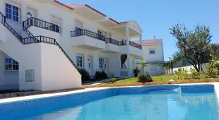 One bedroom appartement with shared pool enclosed garden and wifi at Albufeira 2 km away from the be