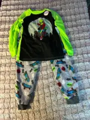 Wonder Nation Glow in the Dark Boys Alien on a Skate Board Pajamas size small