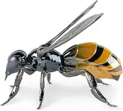[LLADRÓ] Porcelain Bee Figure. Piece from the Awesome Insects Collection. A Tribute to Bees and their Importance in the Ecosystem.