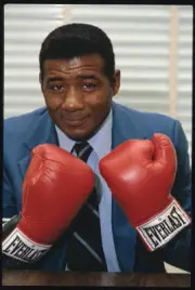 Floyd Patterson Wearing Boxing Gloves 1983 Old Boxing Photo