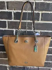NWT Coach 57107 Turnlock Chain Tote 27 Saddle Brown Pebble Leather Shoulder Bag