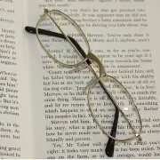 Reading Glasses Simple +1.75 Lens Metal Gold Frame Lightweight No Fuss
