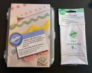 NIB Wilton Deluxe Tip Set 28 Piece Cake Decorating Kit & 9” reusable vinyl bag