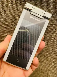 在飛比找Yahoo!奇摩拍賣優惠-SH805UC夏普翻蓋手機經典翻蓋手機太陽能手機 功能完好
