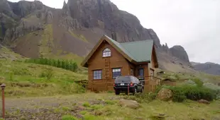 Vindheimar Cottage - Great View - Hot Tub