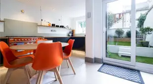 The Orange House - funky & stylish, sleeps 10