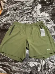 RVCA Yogger Stretch 17” Athletic Shorts Jungle Green Mens Size S NWT $60