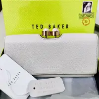 在飛比找蝦皮購物優惠-Ted Baker 真皮霧面珍珠珠釦長夾-米灰色