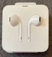 Apple Wired Earbuds, Brand new, Built in controls, White, 3.5 with adapter
