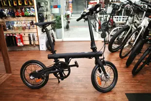 小哲居 QICYCLE騎記EF1 16吋摺疊電動輔助自行車 消光黑 重量僅15.4KG 有閃電標章