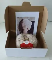 Knitting kit - Moss stitch ponytail beanie - Wendy pattern and Abbraccio yarn