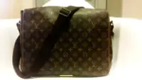 在飛比找Yahoo!奇摩拍賣優惠-二手 正貨 Louis Vuitton 經典LOGO花紋 王