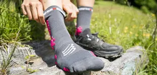 《Compressport 瑞士》Pro Racing Socks V4.0 Trail V4 越野跑襪 磁鐵灰粉 Magnet/Magenta