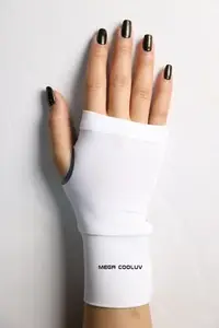 在飛比找Yahoo!奇摩拍賣優惠-防曬手套半指手掌套手蓋冰涼紗UPF50+防曬系術男女通用彈性