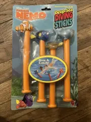 Sealed 2004 Finding Nemo Pool Toy Diving Sticks Crush Bruce Dory DISNEY/PIXAR