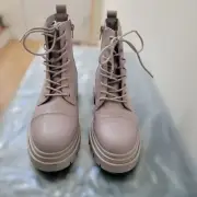 Aldo Women's Combat ankle boot - Lug sole Size 8.5