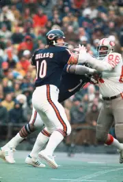 Bobby Douglas Chicago Bears drops back to pass v the San Francisc- 1974 Photo 10