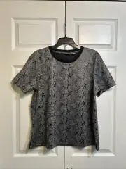 NWT Chico’s Size 2 US Size L Snake Print Jacquard Tee Top Black Short Sleeve