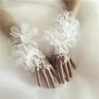在飛比找ETMall東森購物網優惠-凱蒂立體花朵仙美蕾絲婚紗手套