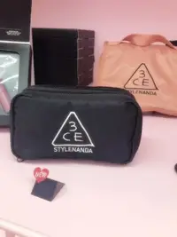 在飛比找Yahoo!奇摩拍賣優惠-韓國免稅店購入 3CE COMPACT POUCH  盥洗包