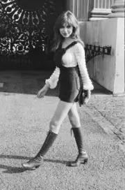 Madeline Smith James Bond actress Live and Let Die OLD PHOTO 27