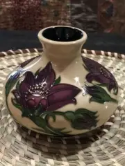 MOORCROFT POTTERY 2010 "PULSTILLA" VASE 32/5 NIB (B)