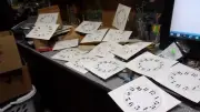 H43 lots of vintage clock face numbers different sizes and styles.