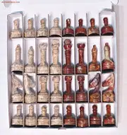 SEMI-PRECIOUS GEMSTONE CHESS MEN - SHELL FOSSIL & RED AGATE SET (A451)
