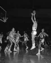 Al Bianchi Of The Syracuse Nationals Shoots 1960S Old Basketball Photo 11