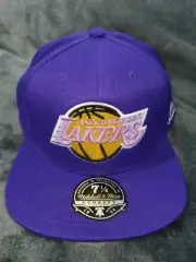 NBA LOS ANGELES LAKERS MITCHELL & NESS MENS DYNASTY FITTED HAT PURPLE SZ 7 1/2