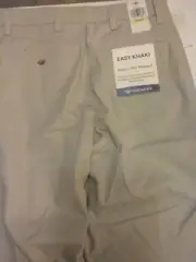 Dockers Men's Easy Classic Pleated Fit Khaki Stretch Pants