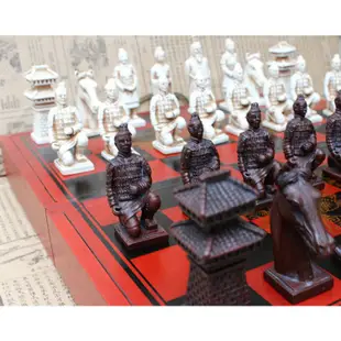 (DE-A72) 創意國際象棋(西洋棋)兵馬俑棋子木制折疊棋盤大號象棋立體象棋卡通象棋