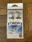 Mustad snelled beak hook size 4