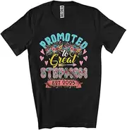 [Generic] Promoted to Great Stepmom Est 2025, Amazing Mother's Day Pregnancy Flowers, Family Group Unisex T-Shirt