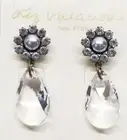 (NEW) Liz Palacios Swarovski Crystal Drop Dangle Stud Earrings Brass Faux Pearls