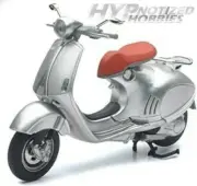 NEWRAY 1:12 VESPA 946 SILVER 57613