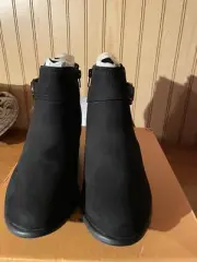 Unisa bootie Size 9.5M