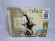 Wine of The Wild - Howling White Wolf Wine Display Holder Set