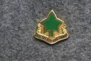 Military Hat | Lapel Pin: Vanguard Army Crest 4th Infantry Steadfast and Loyal